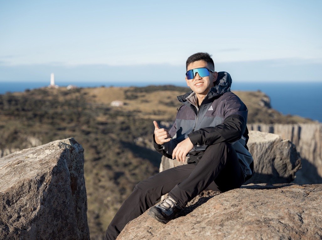 Portrait of Xiang Yang on a coastal cliff