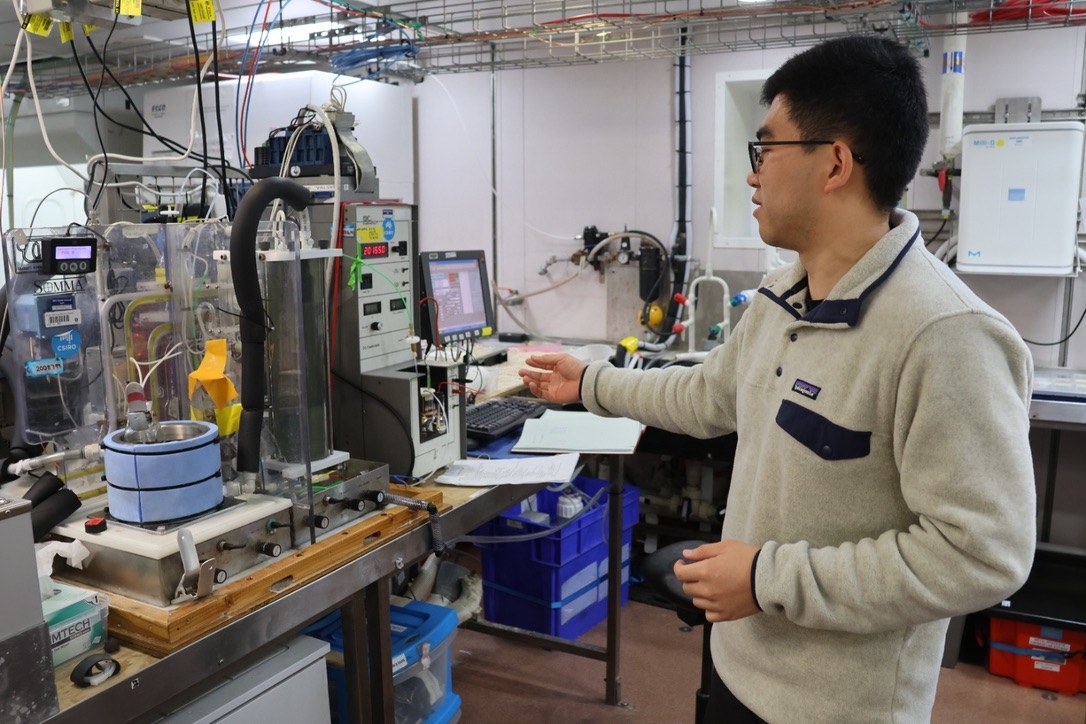 Shipboard carbon chemistry measurements in the laboratory
